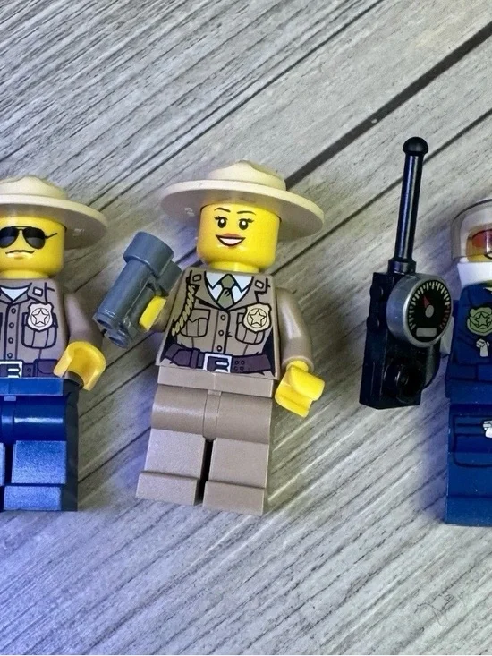 Lego Forest Police Station 4440 High Speed Chase 60138 Fire Car 30221
Minifigure - Picture 11 of 16